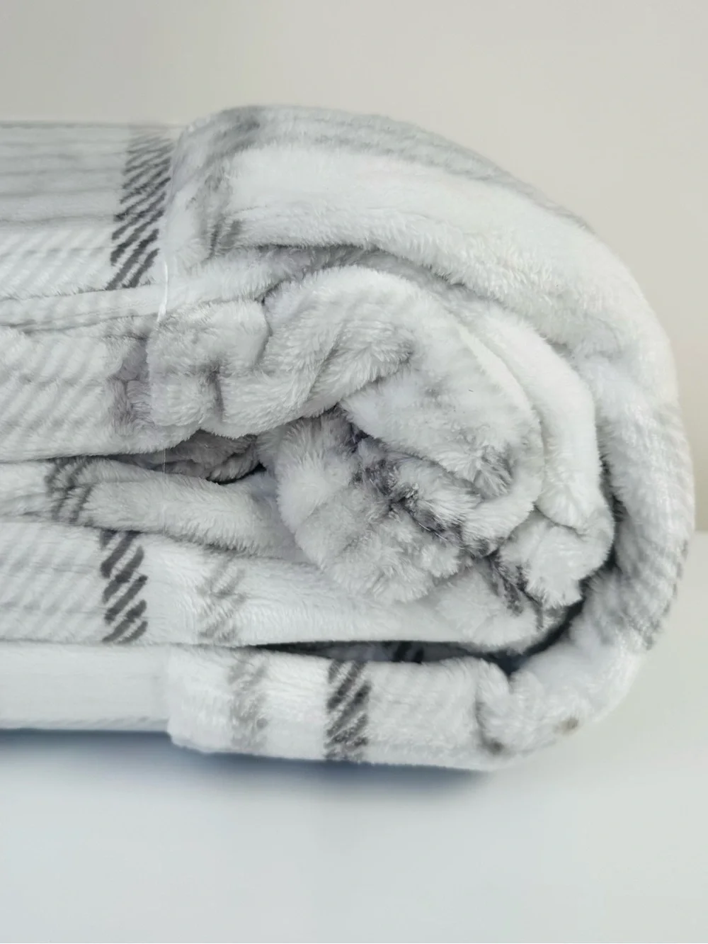 Comfort Bay Plush Plaid King Blanket Super Soft White Gray 104 x 90